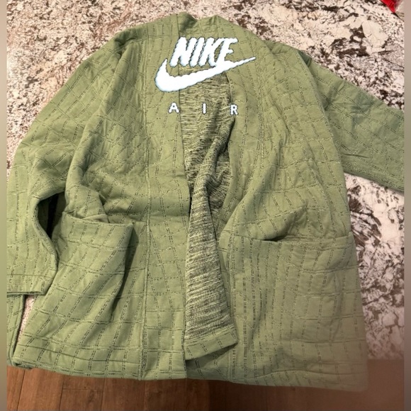 Nike Plus Jacket 💚 - Picture 3 of 12